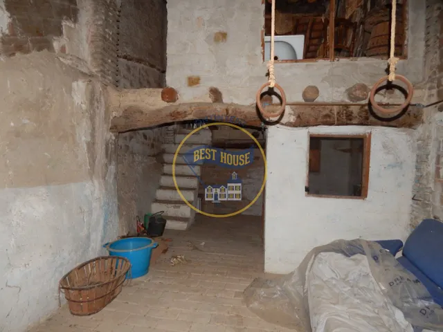 OPORTUNIDAD, AMPLIA CASA PARA REFORMAR EN AGULLENT — 15