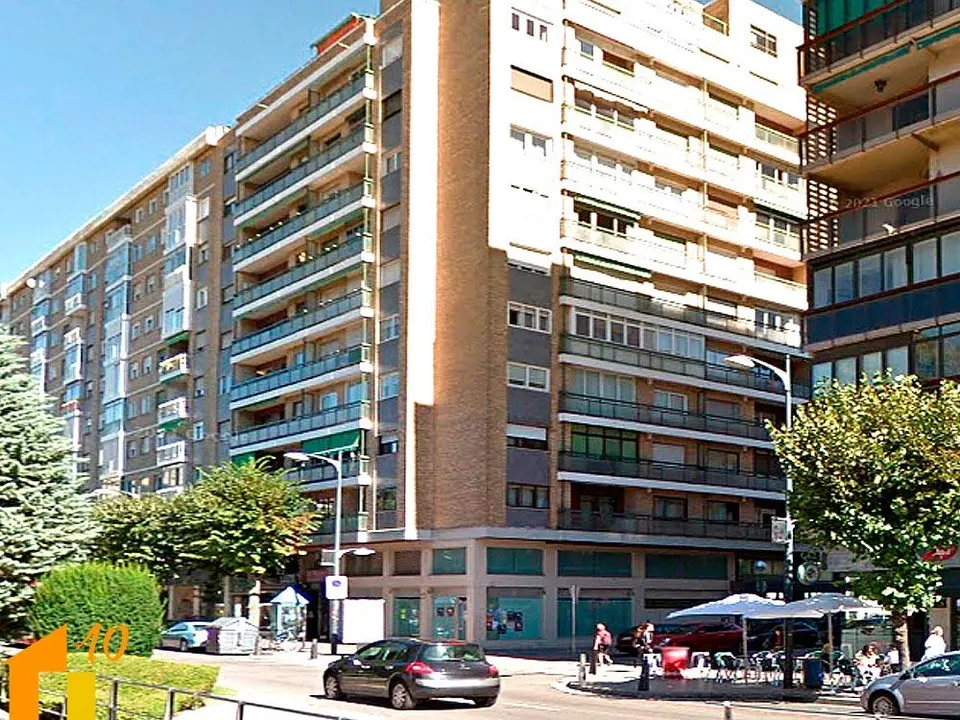 Local en venta en avd. Del Cid.