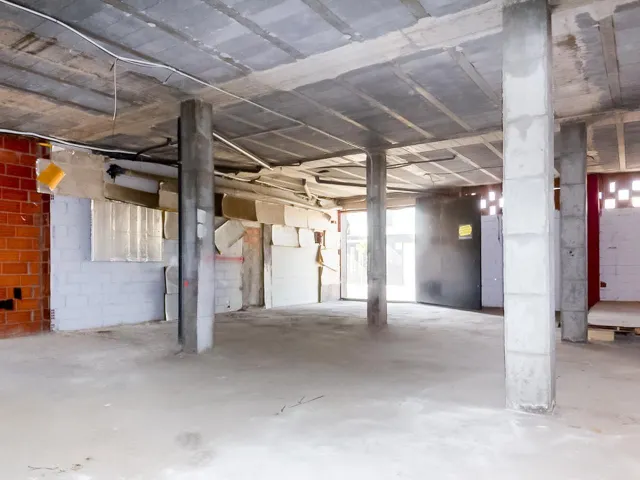 EN VENTA LOCAL COMERCIAL EN MONTIJO — 12