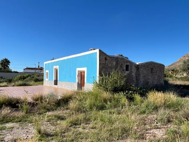 Casa cortijo con encanto, parcela de 3.000 m2 y vistas a la montaña cerca del mar — 2
