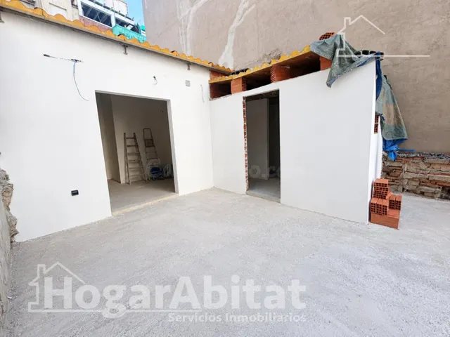 CASA SEMIREFORMADA CON TERRAZA Y GARAJE - foto 2