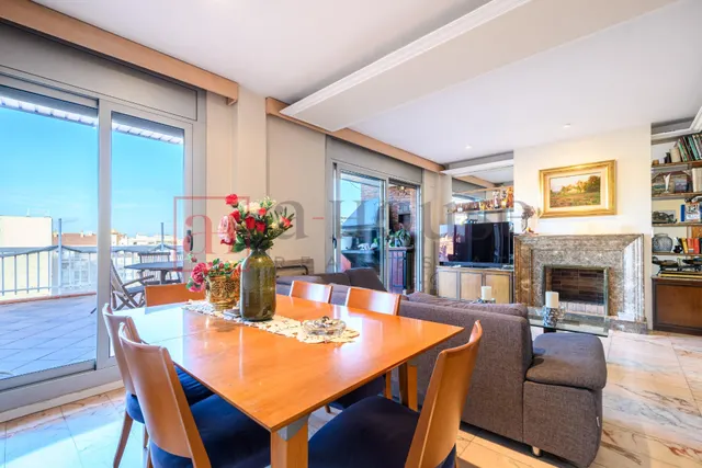 Ático esquinero con terraza de 125m2 y vistas panorámicas a toda Barcelona en sant antoni — 10