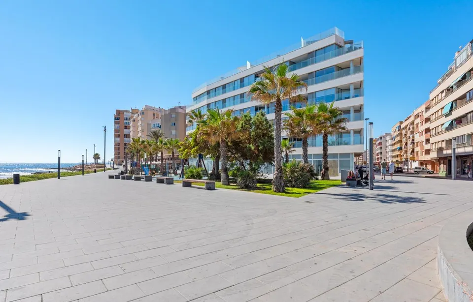 Piso en venta en Torrevieja con vistas al mar