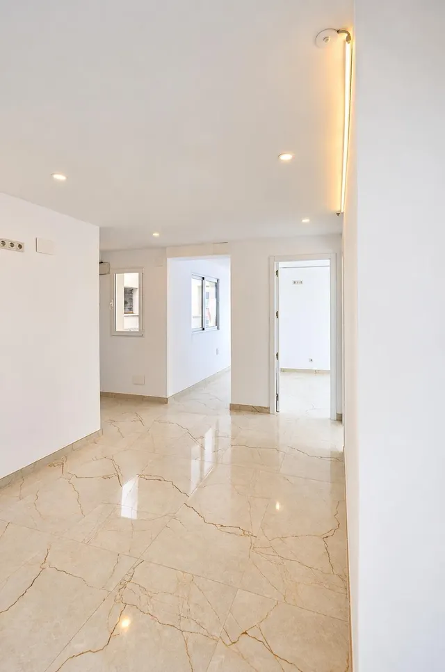 Se vende atico 5 habitaciones  totalmente reformado con vistas al mar  en pleno centro d Benidorm — 21