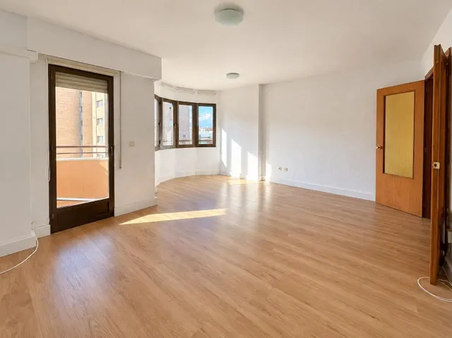 Piso reformado de 3 habitaciones con balcón — 2