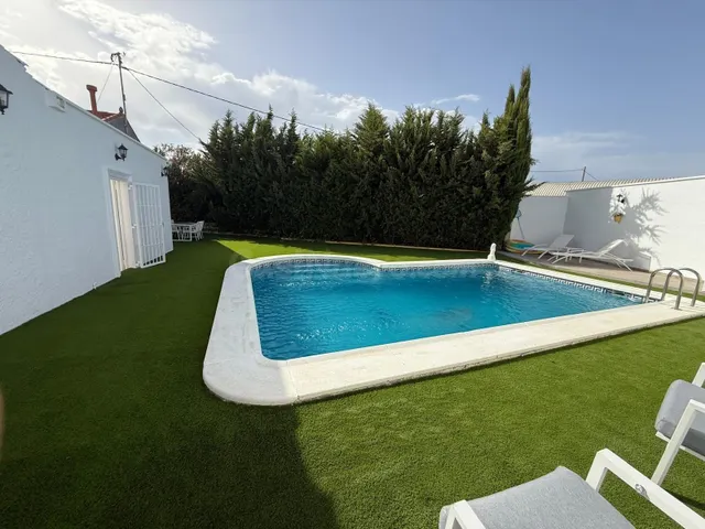 Espectacular chalet independiente con piscina y amplios espa - foto 4