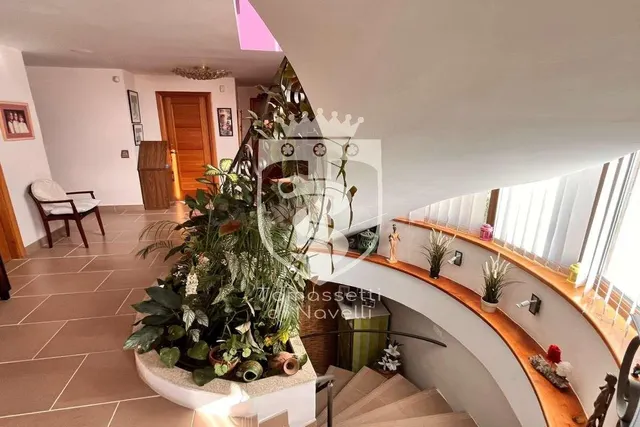 Chalet independiente de 484 m2 con rentabilidad activa en To - foto 5