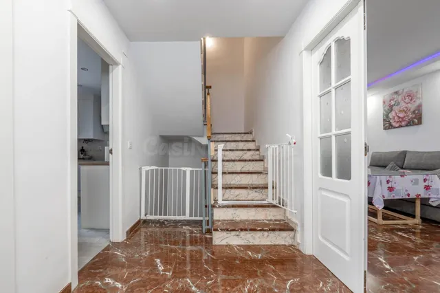 Encantadora Casa Reformada en Ogijares con Vistas y Espacios para Disfrutar — 2