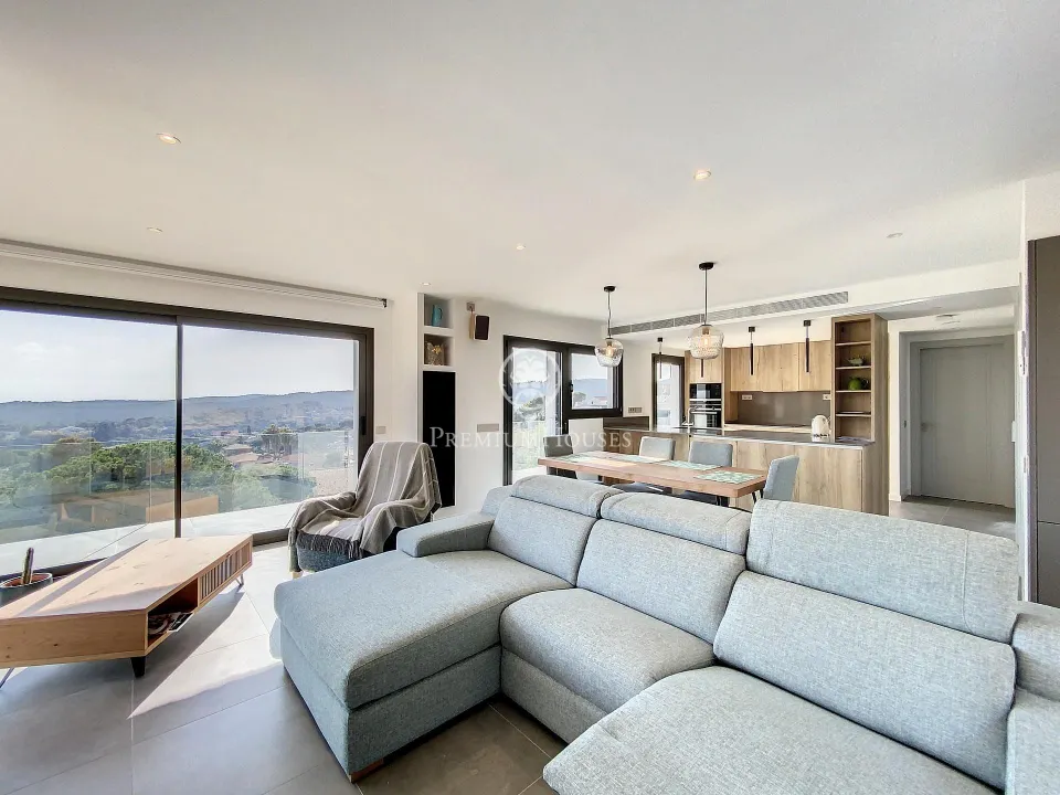 Nueva promoción de vivienda unifamiliar en venta y con vistas al mar en Lloret de Mar