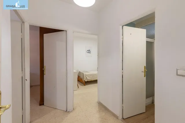 Piso ideal para inversión con alta rentabilidad junto a facultades de  Cartuja en Granada — 13