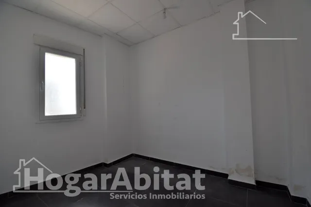 ¡GRAN OPORTUNIDAD! PAREADO REFORMADO, EXTERIOR CON TERRAZA Y ASCENSOR — 24
