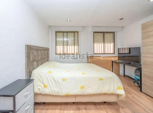 Duplex reformado junto al paseo marítimo y el parque Reina Sofía. — 29