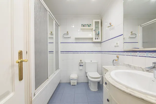 Te presentamos tu nueva casa en el centro: ascensor, 3 habitaciones (con posibilidad de 4), 2 baños, trastero.... y excelentes calidades!!!! — 24
