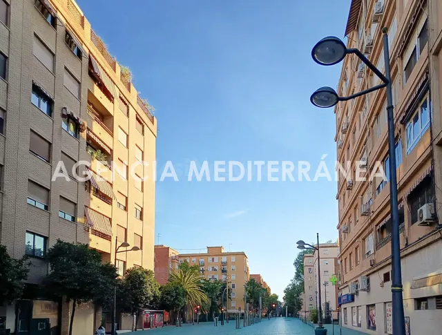 L'OLIVERETA: 5º piso reformado de 130 m2 con ascensor y balcón — 5