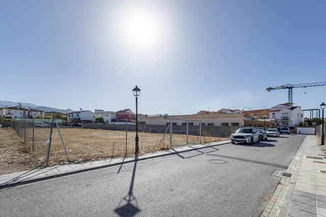 Solar de 1.175 m2 en Ogijares — 3
