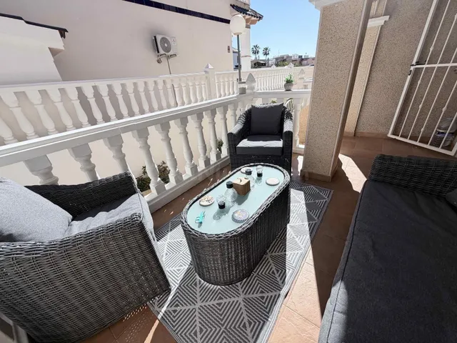GRAN ADOSADO EN ORIHUELA COSTA: 3HAB, 2 BAÑOS - foto 4