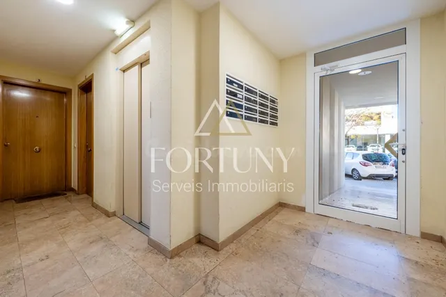 Piso en venta en Calle Antonia Abello i Filella, Reus. - foto 2