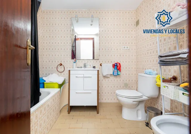 En Venta Piso de 4 dormitorios con ascensor, ideal para reformar a tu gusto. — 19