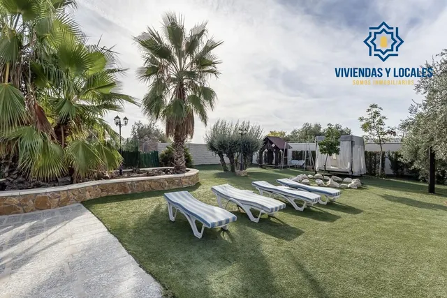 Chalet independiente con pozo propio y placas solares — 32