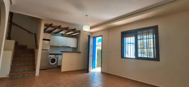 PRECIOSO DÚPLEX ADOSADO ESTILO MEDITERRÁNEO — 12