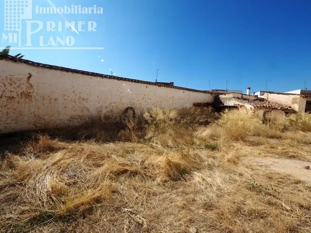 Se vende solar de 261 m2 con 5 de fachada en zona centro de  - foto 3