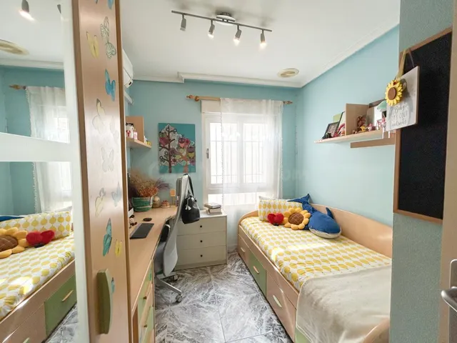 Ático luminoso 112m² con terraza y vistas en Torrevieja - foto 5