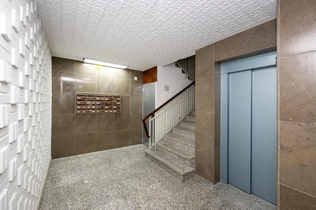 PISO EN ÚLTIMA PLANTA CON 3 DORMITORIOS, CALEFACCIÓN Y RECIÉN PINTADO EN MARQUÉS DE MONDÉJAR – JUNTO A ALHAMAR — 6
