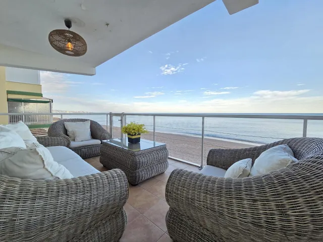 ESPECTACULAR APARTAMENTO EN 1a LINEA FRENTE AL MAR EN TAVERN