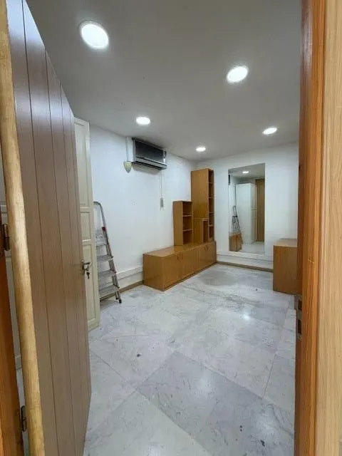 Amplio local comercial en alquiler con excelente visibilidad — 15
