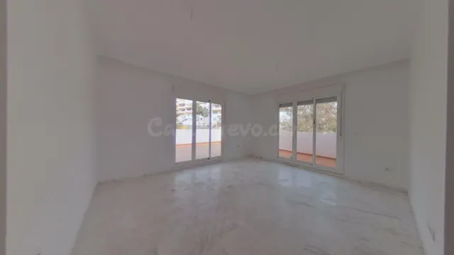 Benalmádena - Ático, 2 Dormitorios, Amplia Terraza - foto 2