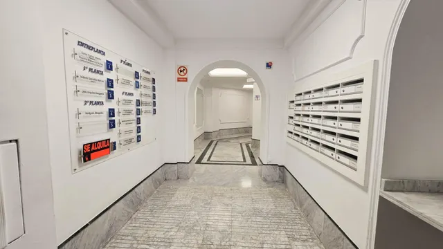 Oficina reformada y amueblada de 128 m2 en el Edificio Peceño, en pleno centro de Santa Cruz de Tenerife — 43