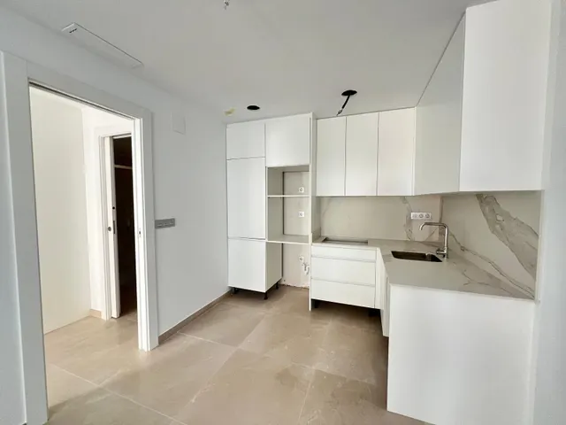 Para estrenar en el centro de Torrevieja, a estrenar! 🏡✨ — 9