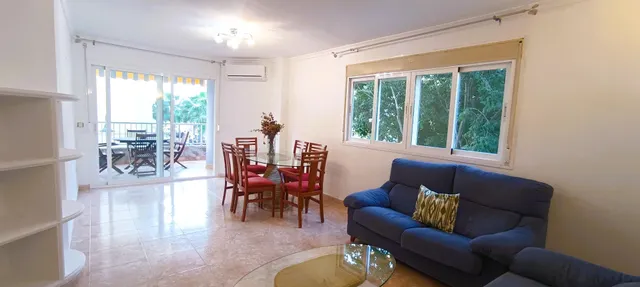 Piso luminoso junto a la playa con terraza y vistas parciales al mar en la gruta — 11