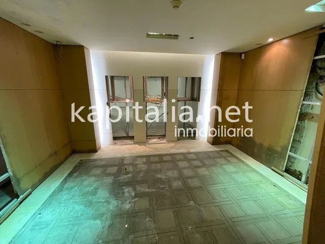 Local comercial en alquiler en el centro en Valencia (Valencia) — 37