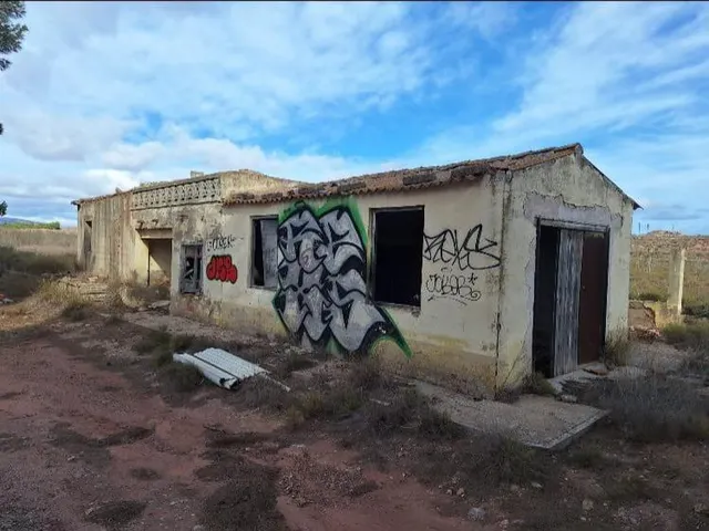 TERRENO CON CASA DE ALBERGUE EN VILLENA — 3
