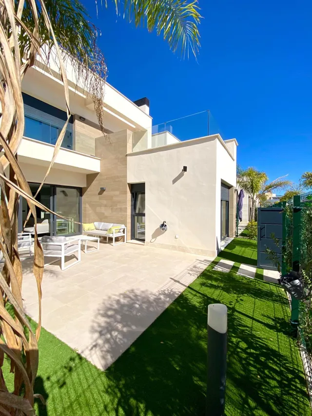 SE VENDE CHALET DE 3 habitaciones, 3 ASEOS EN SANTA ROSALIA  - foto 3
