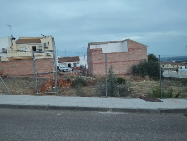 EXCLUSIVA PARCELA EN CERRO DE LAS NIÑAS, HORNACHUELOS - foto 2