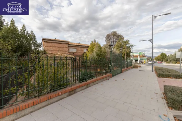 Complejo industrial con vivienda en Alhendín con 2500 metros cuadrados — 2
