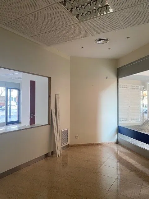 LOCAL COMERCIAL EN ALQUILER — 4
