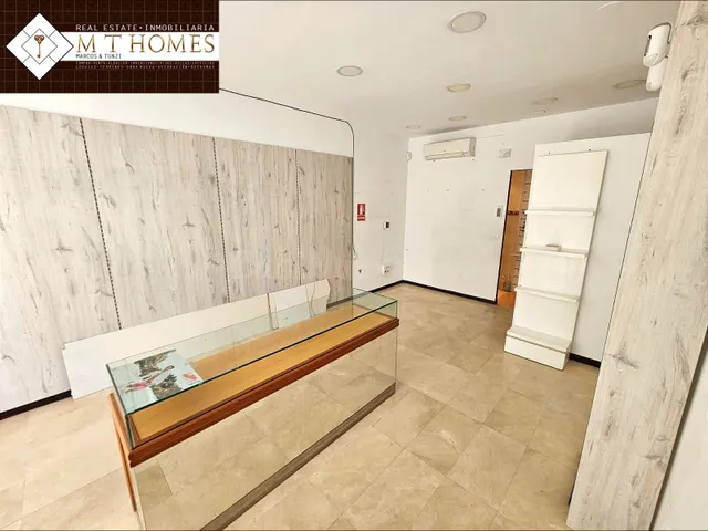 Local comercial en ubicación prime de Fuengirola– pleno centro – máxima visibilidad y tránsito peatonal — 3