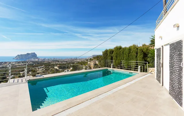 Villa Peñón. Villa con vistas panorámicas a la costa y orientación sur en venta en Benissa. — 16