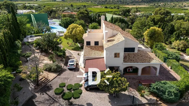 Exclusivo chalet reformado en Picassent con piscina y pista  - foto 3