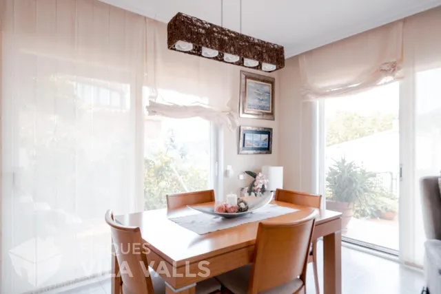 Casa con terraza, jardín y amplios espacios — 14