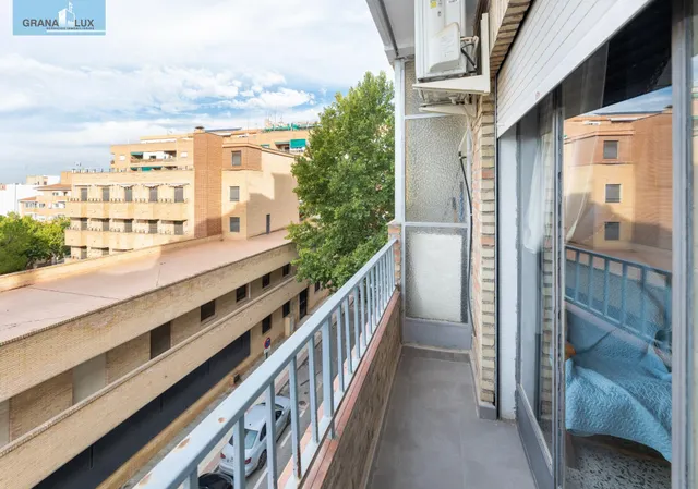 En Venta Piso de 4 dormitorios con ascensor, ideal para reformar a tu gusto. — 27