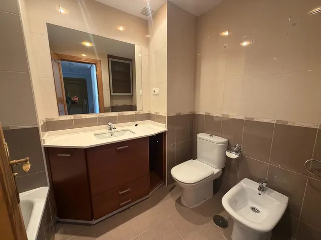 Piso de 3 habitaciones en alquiler en el centro de Nava — 31