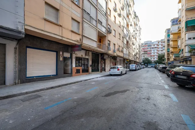 ¡Oportunidad Única en Angel Barrios! Local de 147m2 por solo 190.000€ — 5