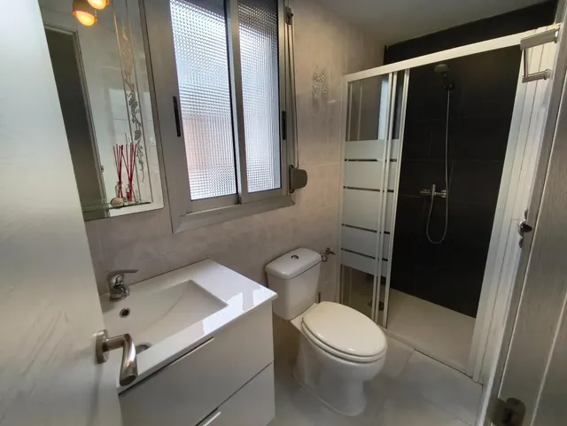 Piso de 72m2 útiles. Distribuido en tres dormitorios, salón, cocina y baño — 15