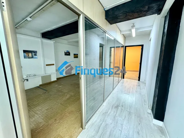 Se vende local comercial de 81 m2 en Manresa - foto 2