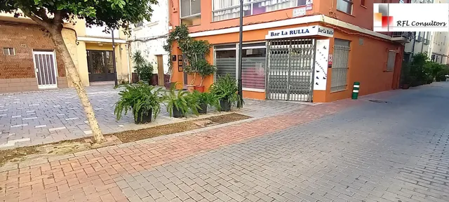 LOCAL COMERCIAL EN PLAZA PEATONAL