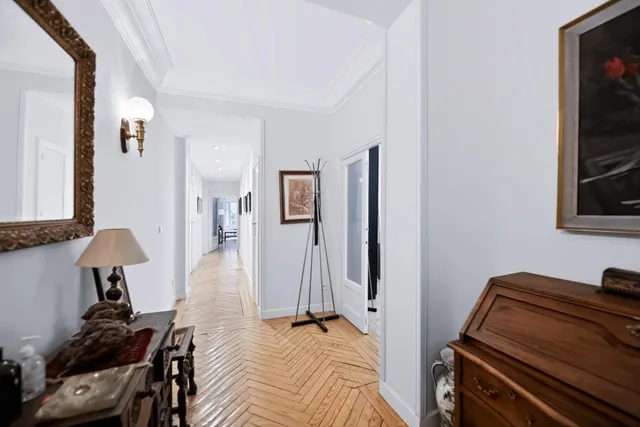 Amplio Piso en Venta en Ciudad Universitaria, Madrid - ¡Oportunidad Única! — 24